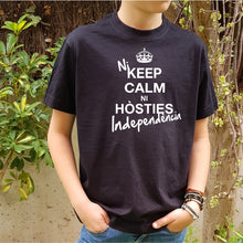Carregar imatge en el visor de la galeria, Samarreta Juvenil - &quot;Ni keep calm ni hòsties, Independència!&quot;